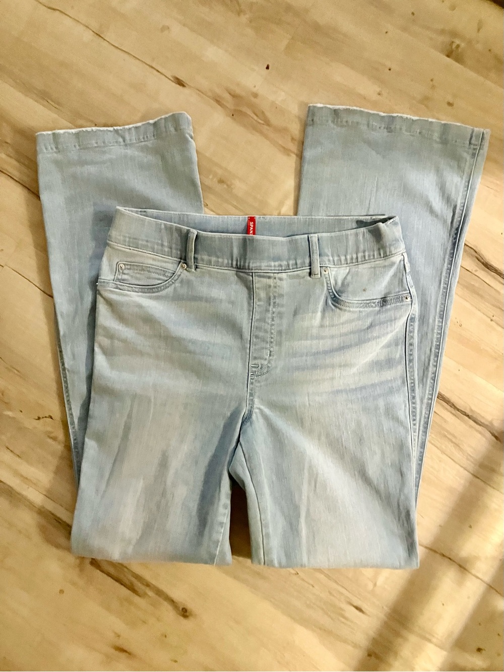 SPANX Light Blue Denim Jeans with Red Brand Tag - L/G/G